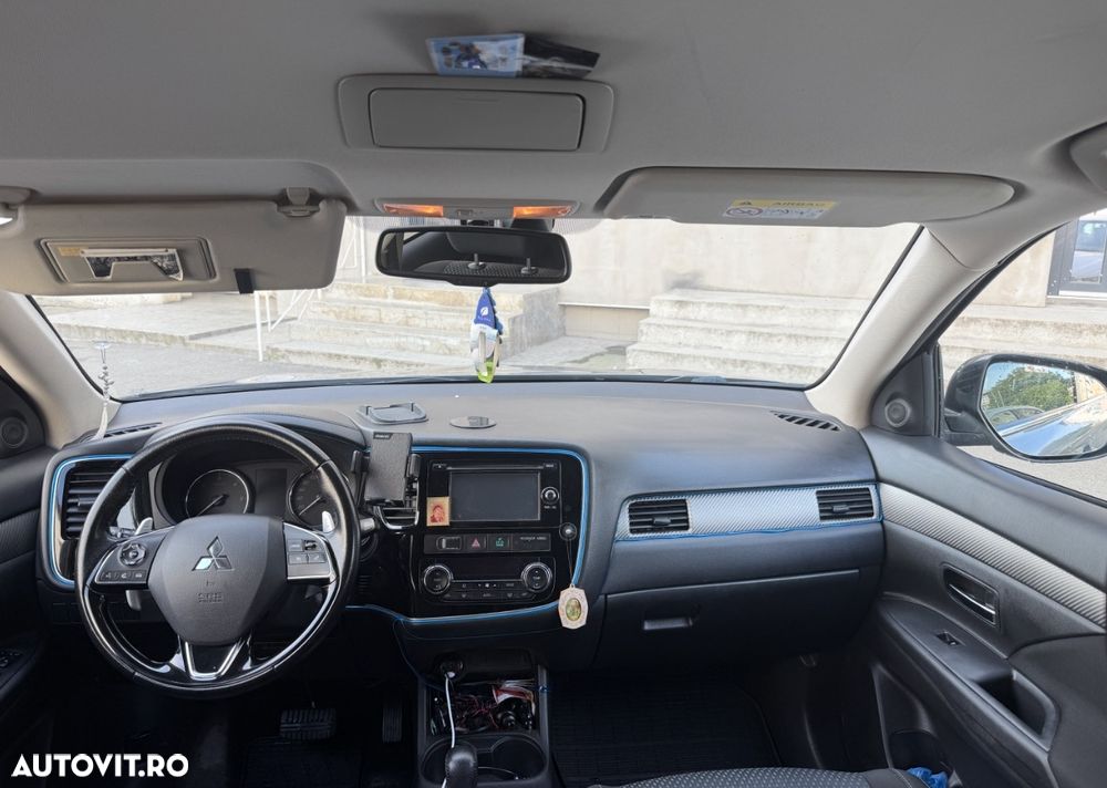 Mitsubishi Outlander - 9