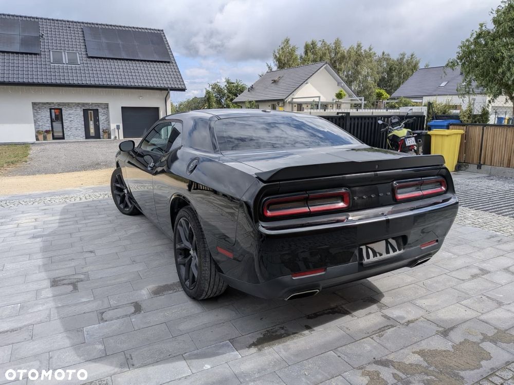 Dodge Challenger - 4