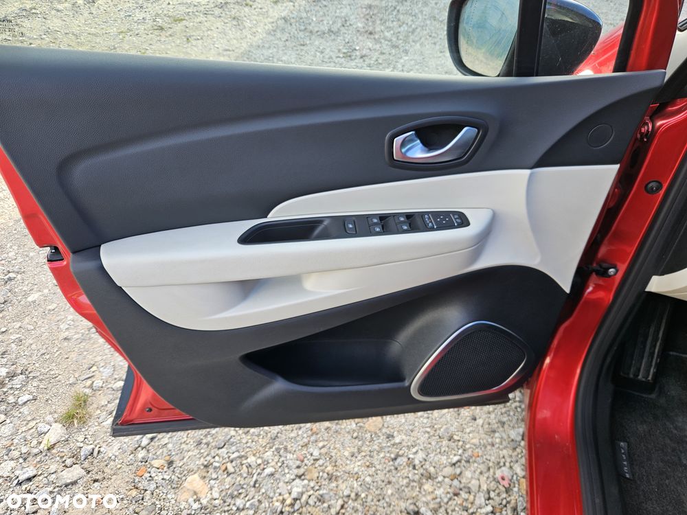 Renault Captur (ENERGY) TCe 90 BOSE EDITION - 34