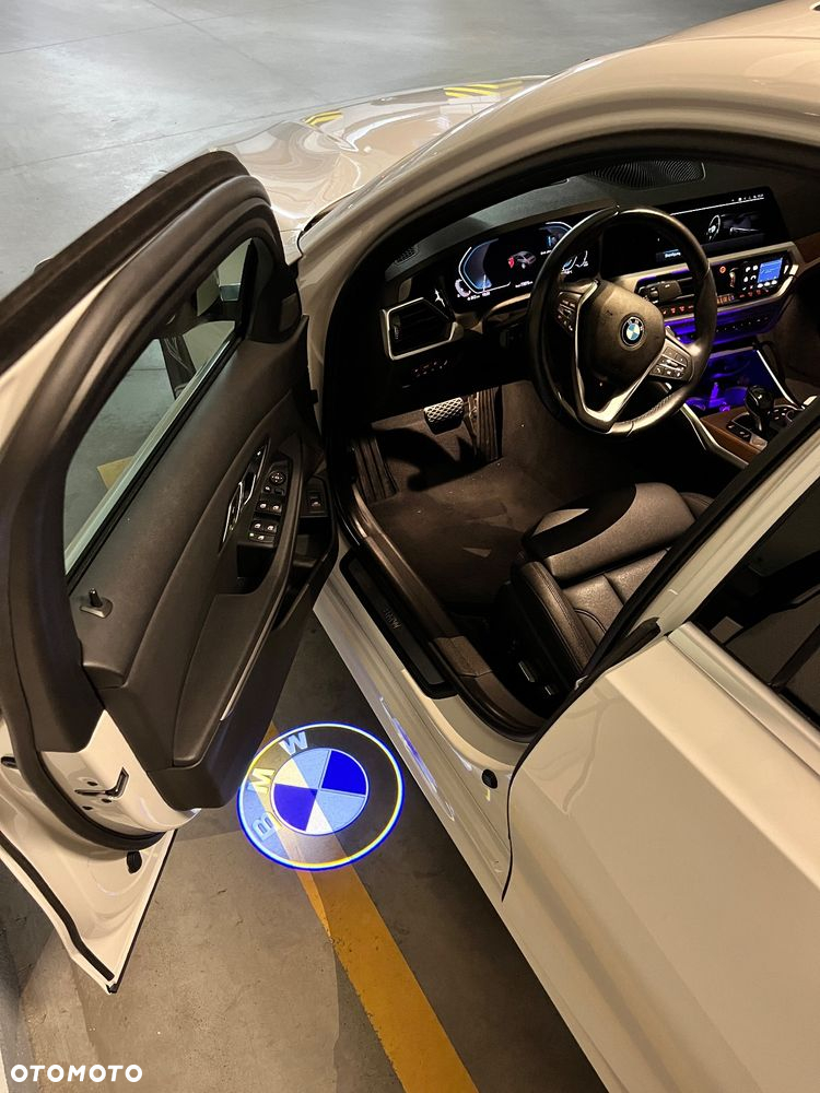 BMW Seria 3 330i Sport Line - 28