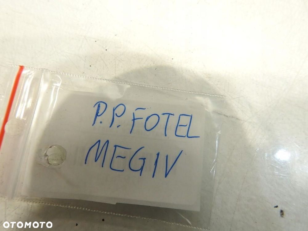 OPARCIE FOTELA PRAWY PRZÓD POSZYCIE RENAULT MEGANE IV . - 2