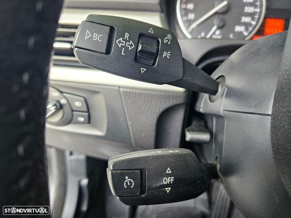 BMW 318 d LifeStyle - 33