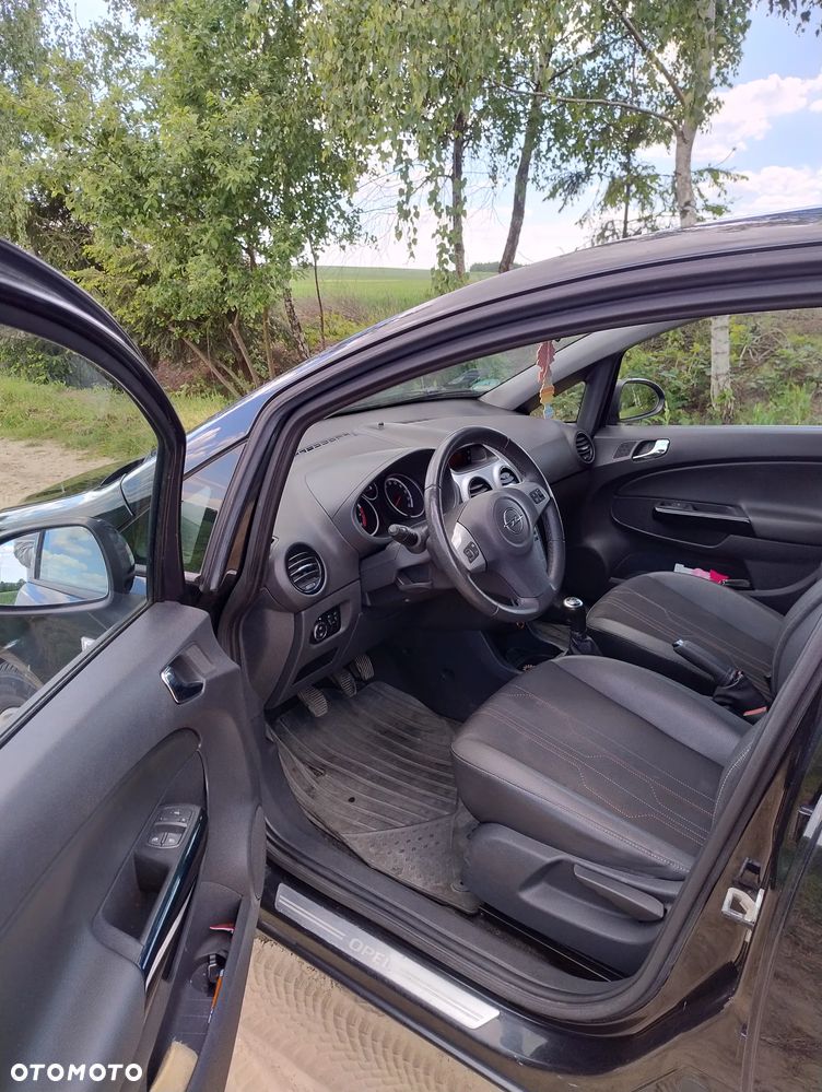 Opel Corsa 1.4 16V Cosmo - 9