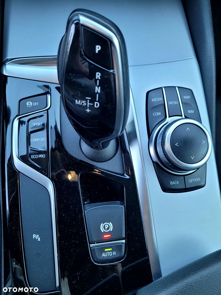 BMW Seria 5 520i - 12