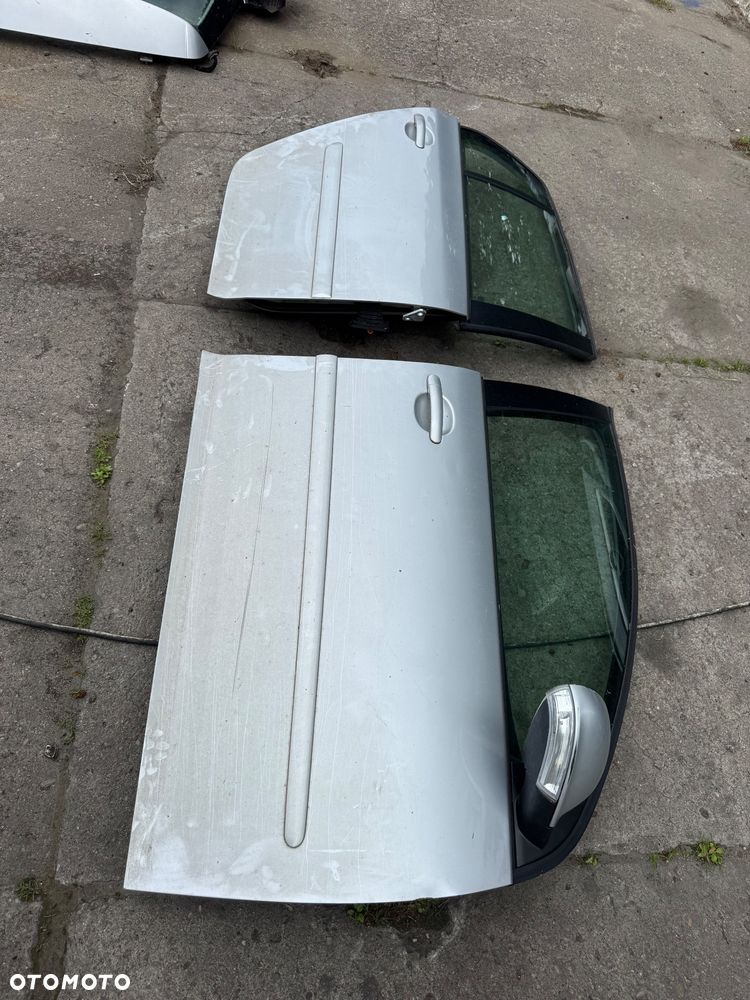 Volkswagen golf 5 drzwi srebrne srebrny srebrna maska zderzak pas przedni błotnik prawy lewej drzwi prawe lewe przednie tylnie tył lampa lampa przód prawa lewa lampa ty tylnia  zderzak przód prawa lewa maska - 6