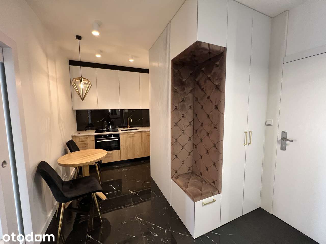 Apartament z osobną kuchnią, klimatyzacja, garaż, duży balkon / METRO