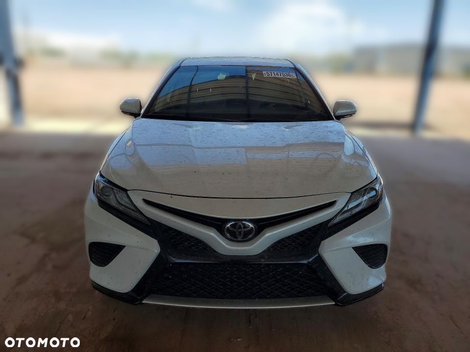 Toyota Camry - 5