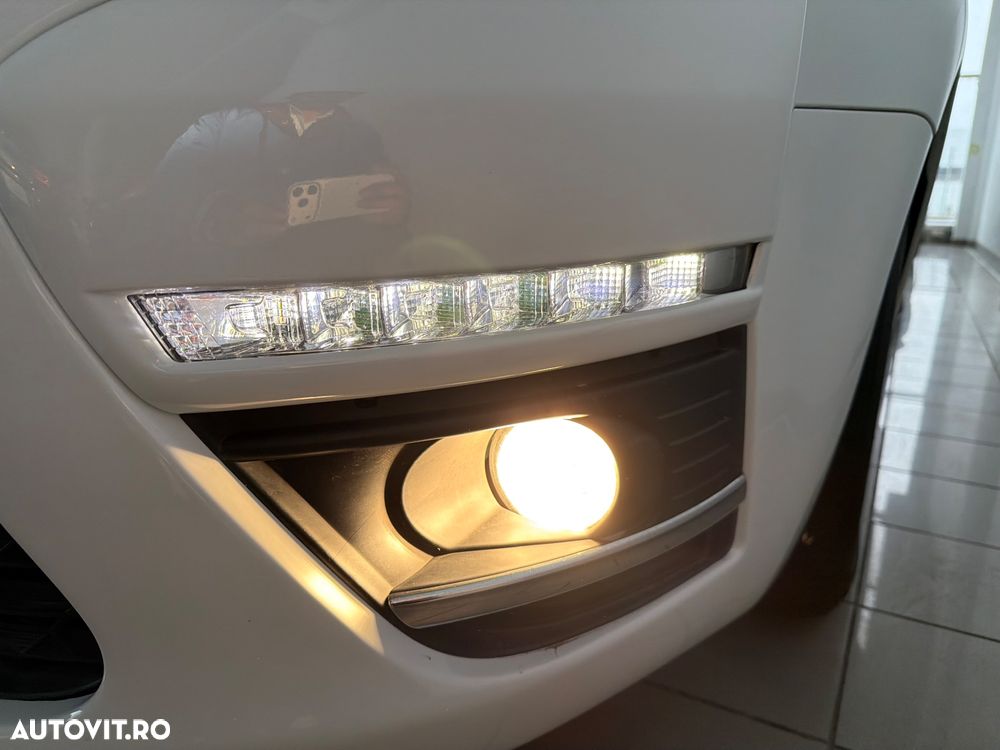 Citroën C4 Picasso 1.6 e-HDI FAP EGS6 Exclusive - 31