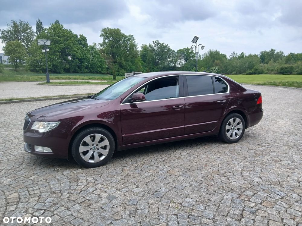 Skoda Superb 2.0 TDI DPF Elegance - 9