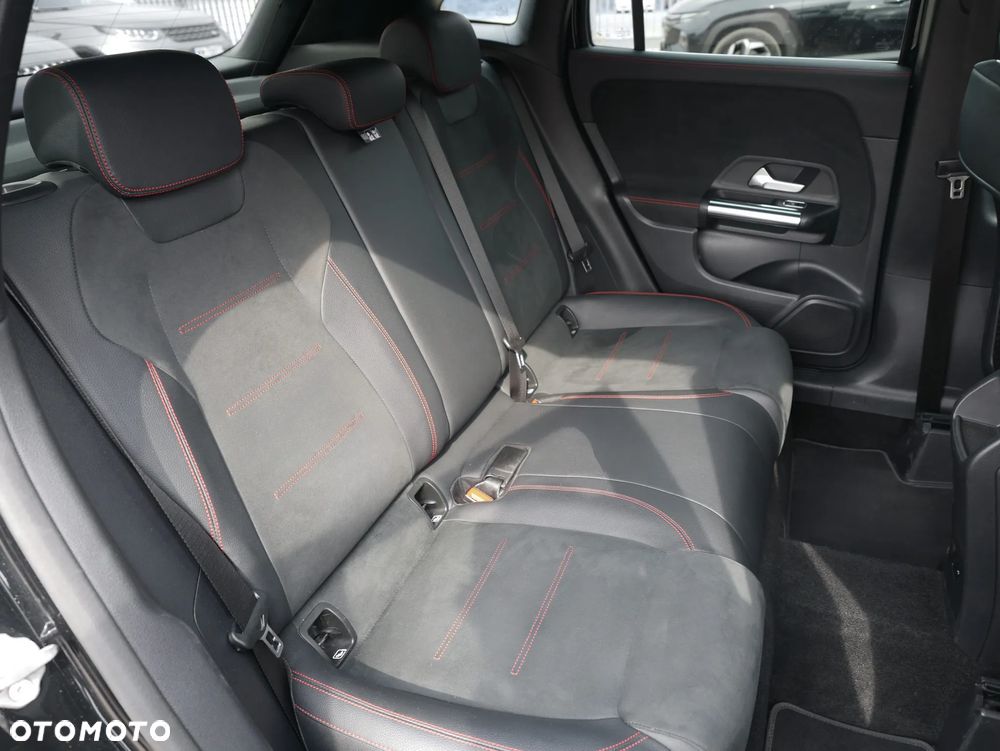 Mercedes-Benz GLA 250 e 8G-DCT AMG Line - 24