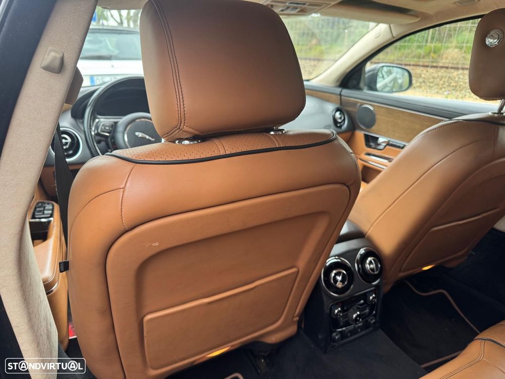 Jaguar XJ 3.0 D V6 LWB Premium Luxury - 6