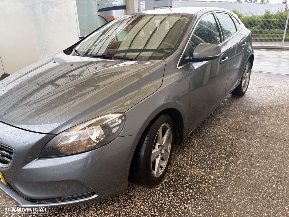 Volvo V40 D2 Momentum - 1