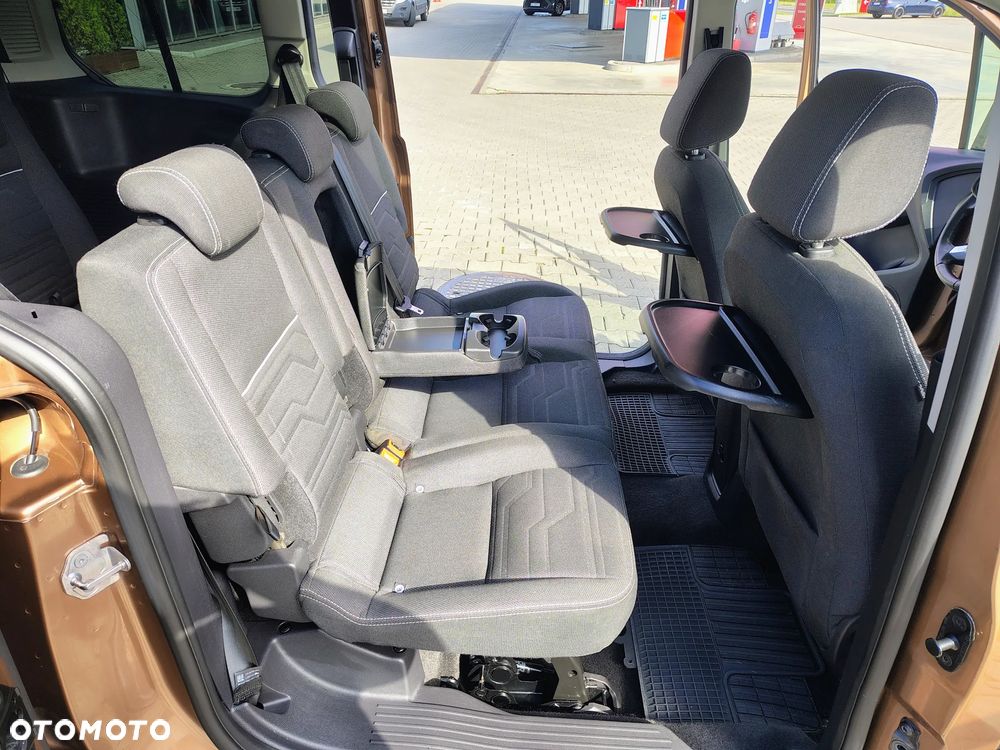 Ford Tourneo Connect Grand - 21