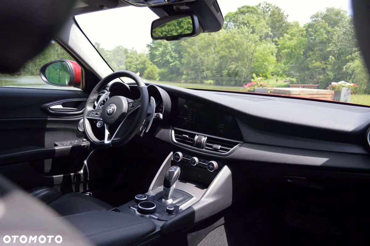 Alfa Romeo Giulia 2.0 Turbo 16V AT8-Q4 Veloce - 25
