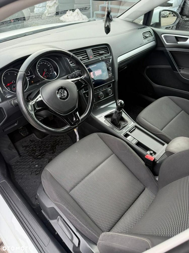 Volkswagen Golf - 6