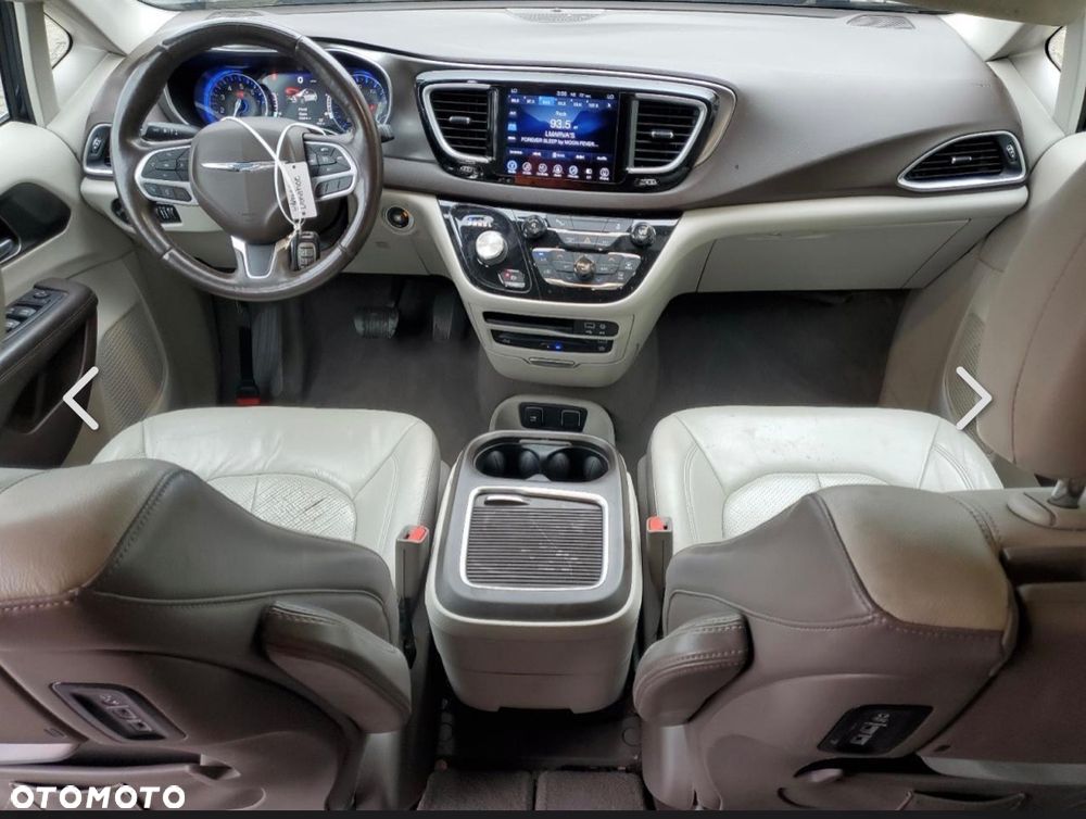 Chrysler Pacifica - 8