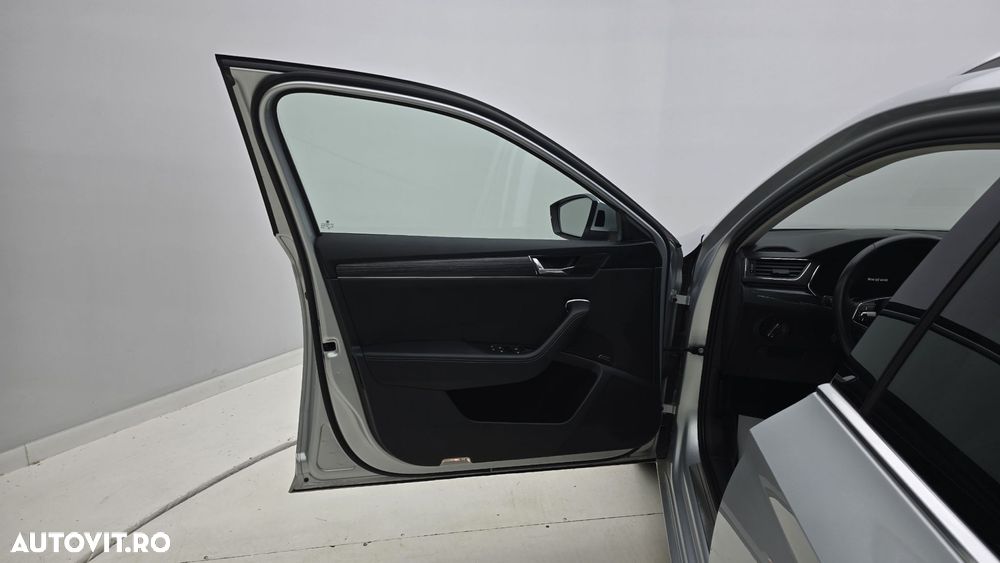 Skoda Superb Combi 2.0 TDI DSG Style - 10