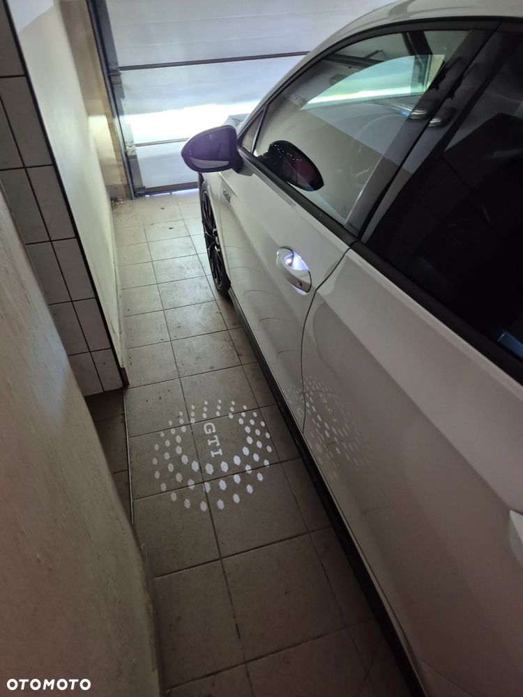 Volkswagen Golf - 9