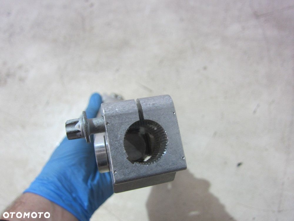BMW X1 F48 B46 F45 WAŁEK KOLUMNY KIEROWNICZEJ KRZYŻAK 6865653 32306865653 - 6