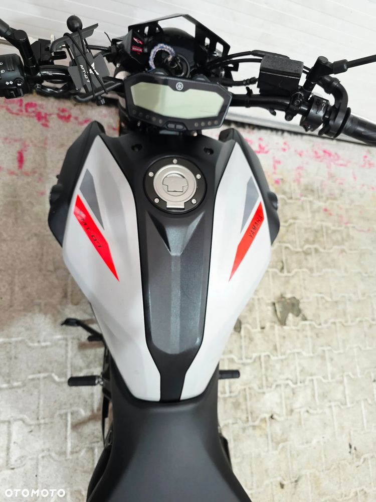Yamaha MT - 28