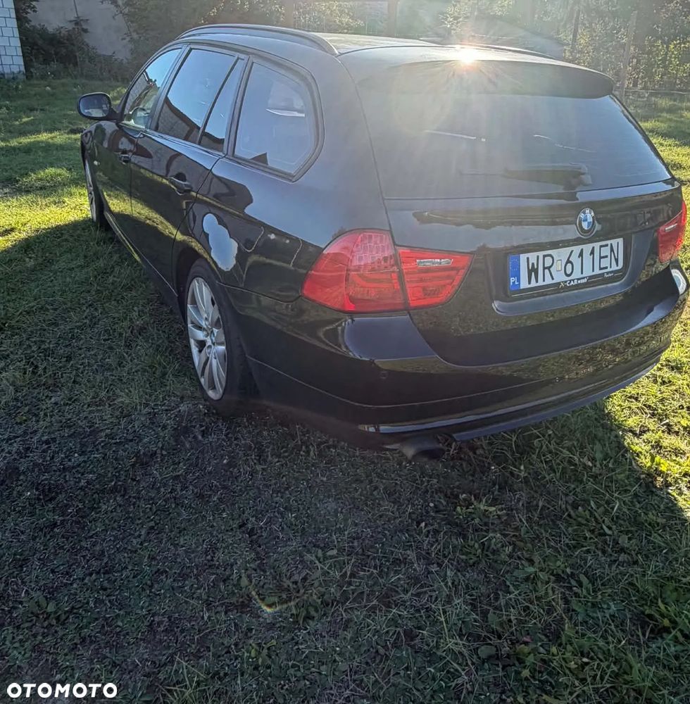 BMW 3 Series 2011 photo 4