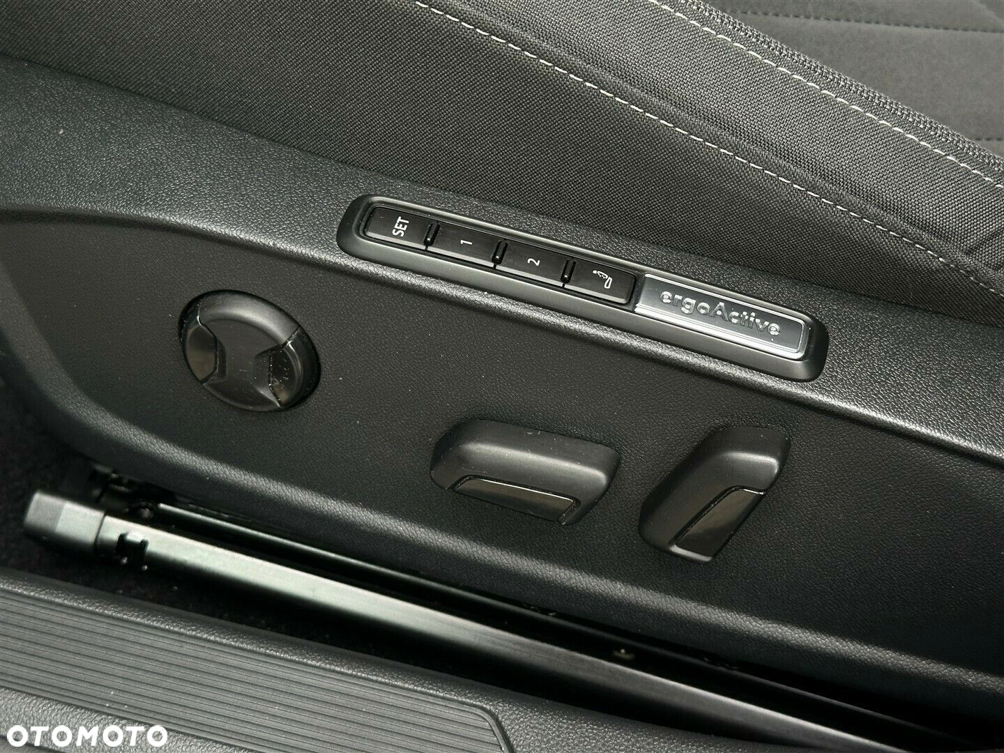 Volkswagen Golf - 10