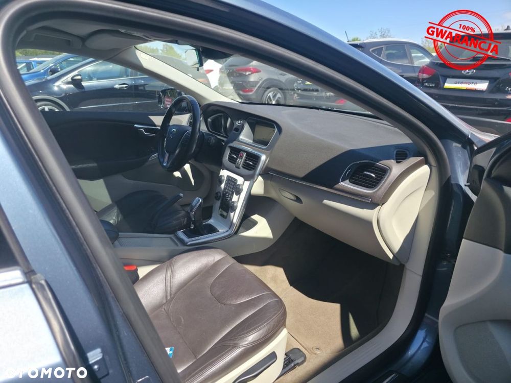 Volvo V40 - 24