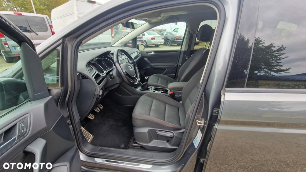 Volkswagen Touran - 16