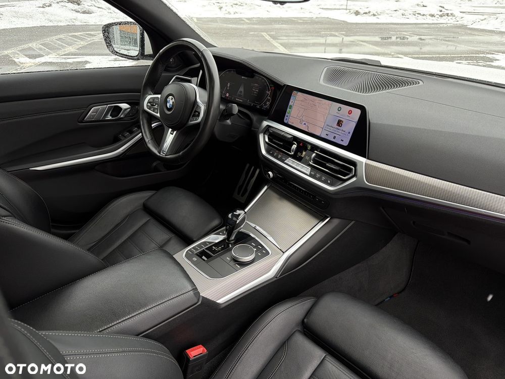BMW Seria 3 330e M Sport sport - 32