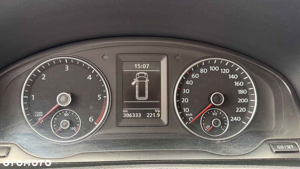 Volkswagen Caravelle - 17