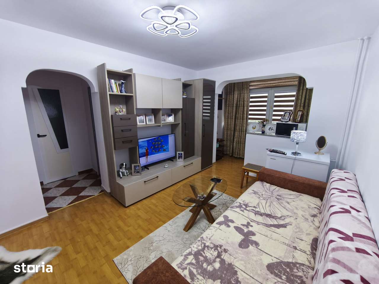 ROANDY - Apartament 2 camere renovat,mobilat si utilat-Malu Rosu — fotografia 1