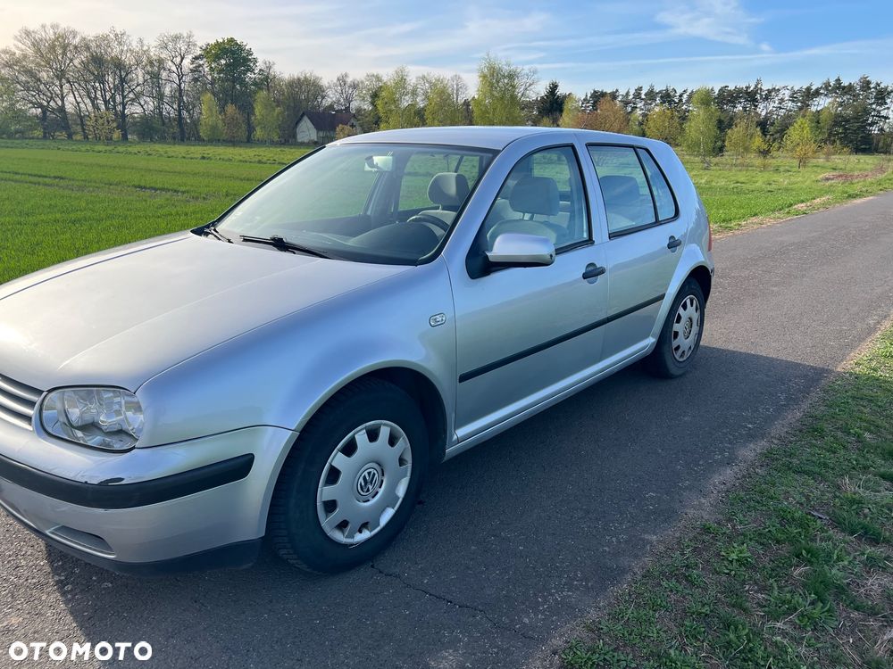 Volkswagen Golf - 6