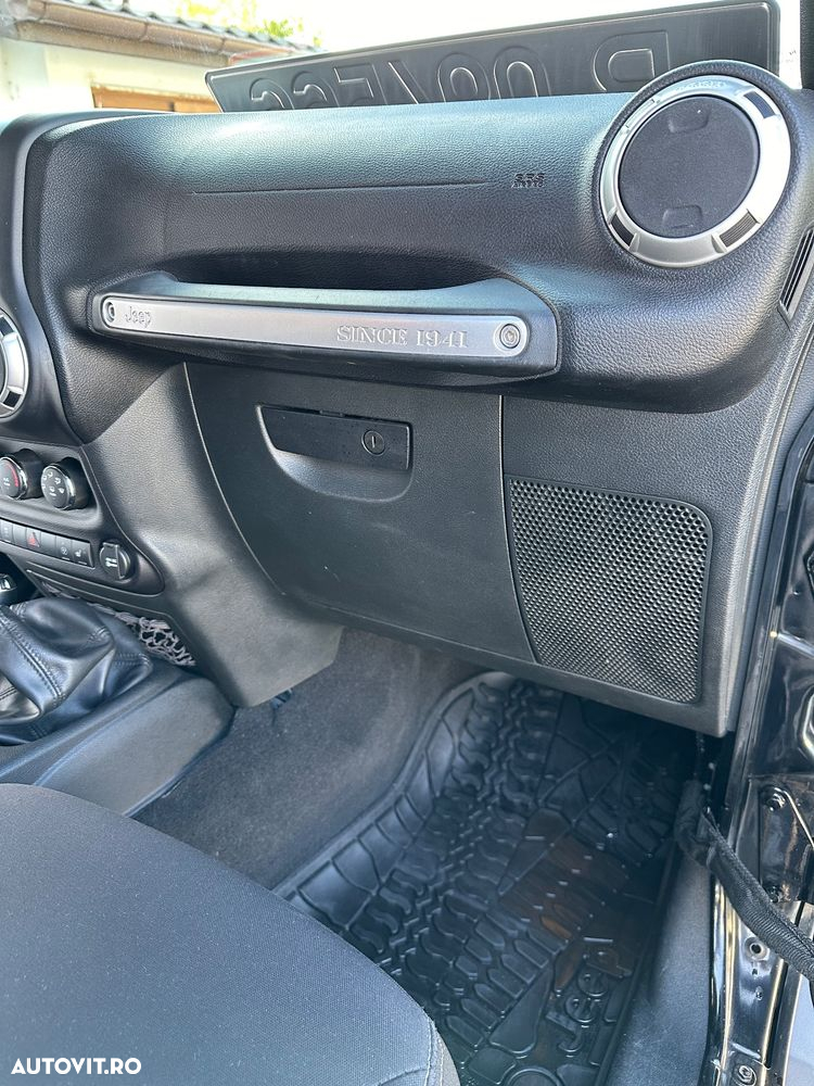 Jeep Wrangler - 32
