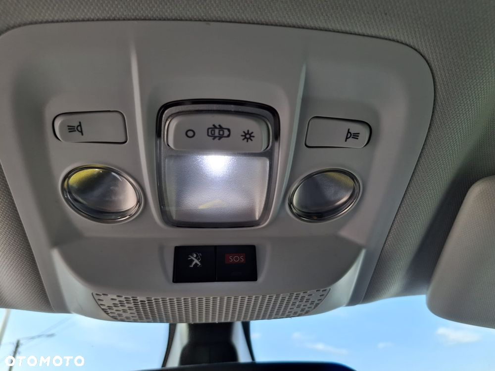 Peugeot 2008 PureTech 130 Allure Pack - 25