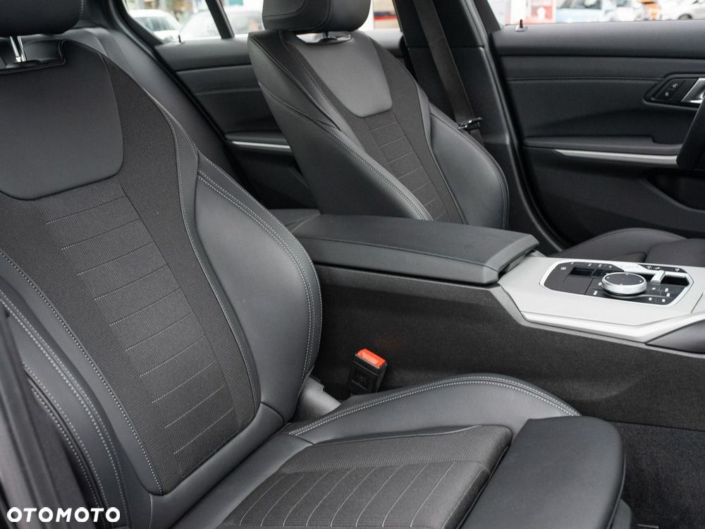 BMW Seria 3 318i - 31