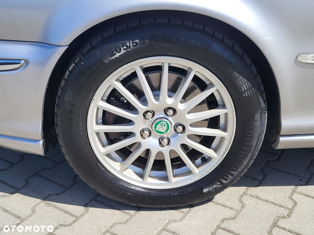 Jaguar X-Type 2.5 V6 4x4 Executive - 8