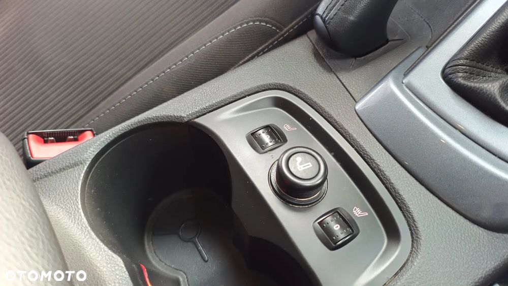 Ford Focus 1.6 EcoBoost Titanium - 27