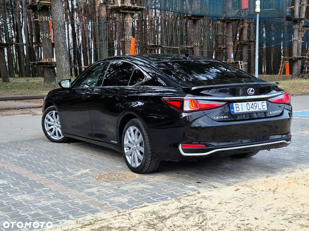 Lexus ES 300h Executive Line - 10
