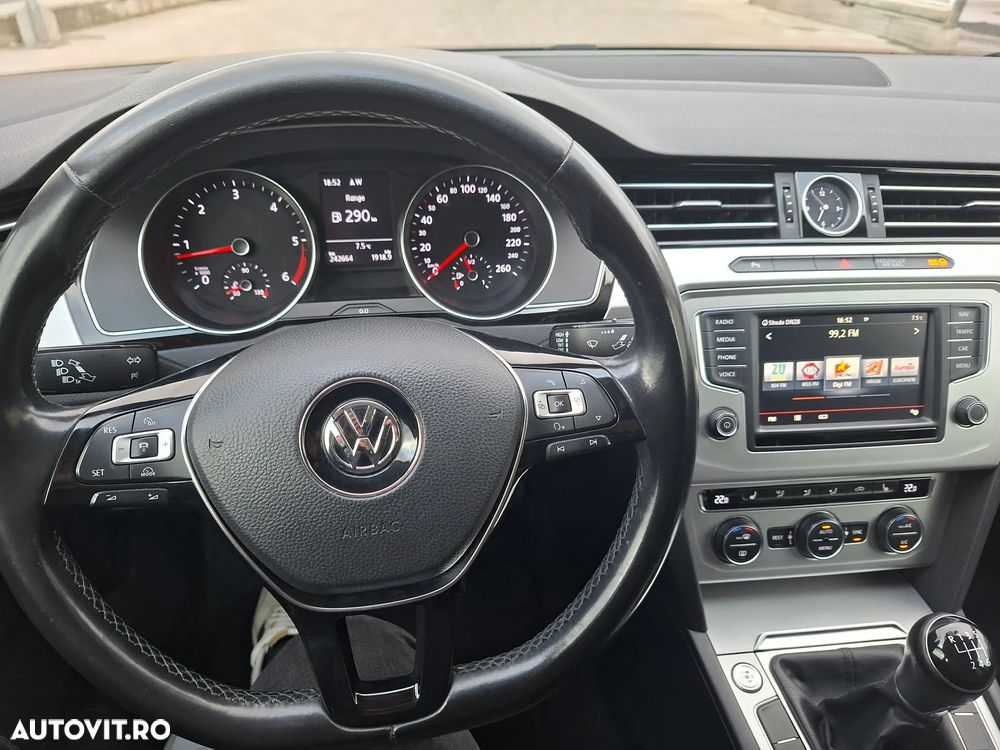Volkswagen Passat - 8