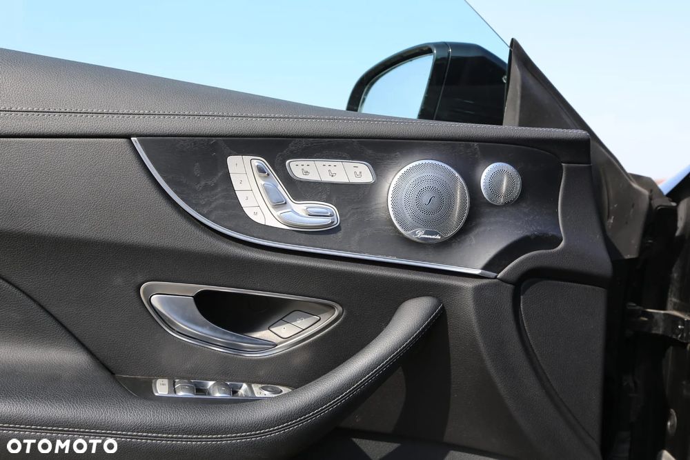 Mercedes-Benz Klasa E 200 4-Matic 9G-TRONIC - 25