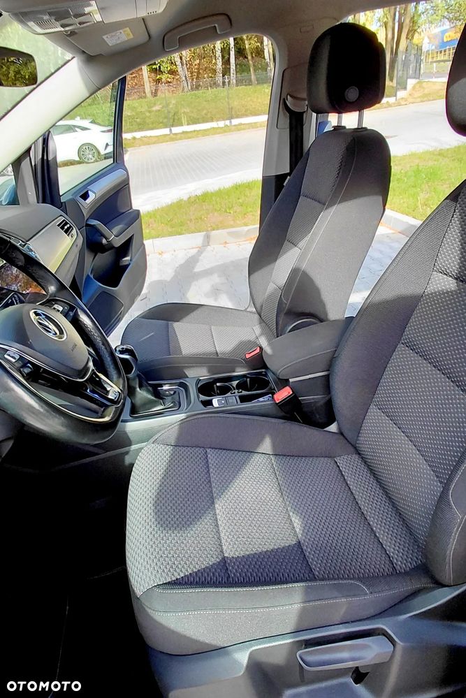 Volkswagen Touran - 17