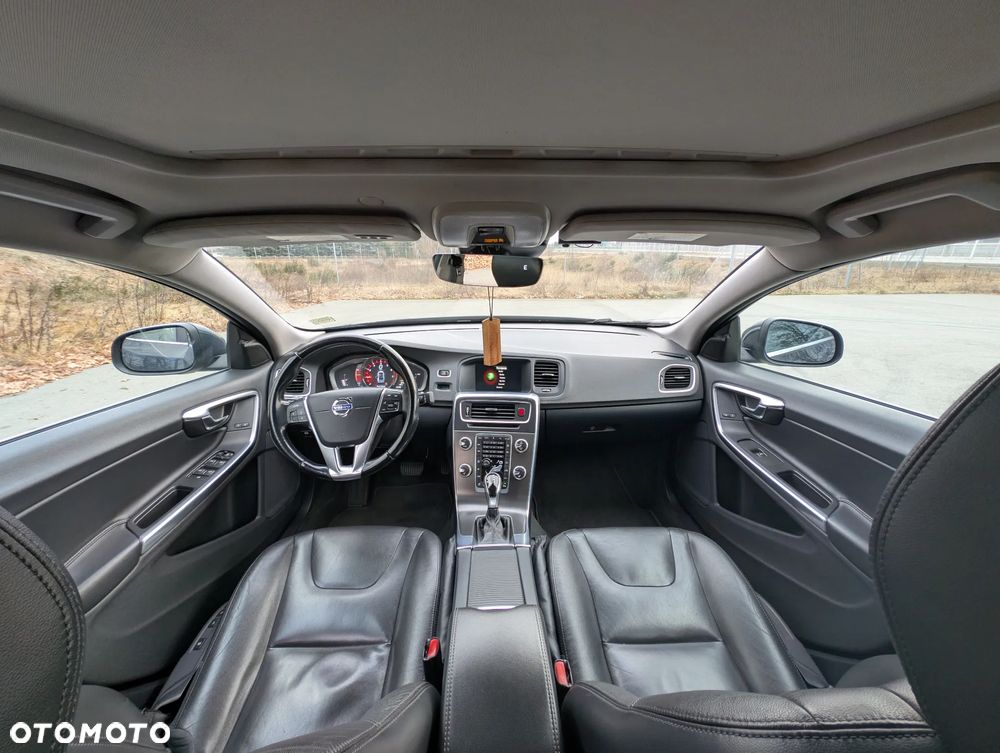 Volvo S60 T5 Drive-E Dynamic Edition (Momentum) - 17