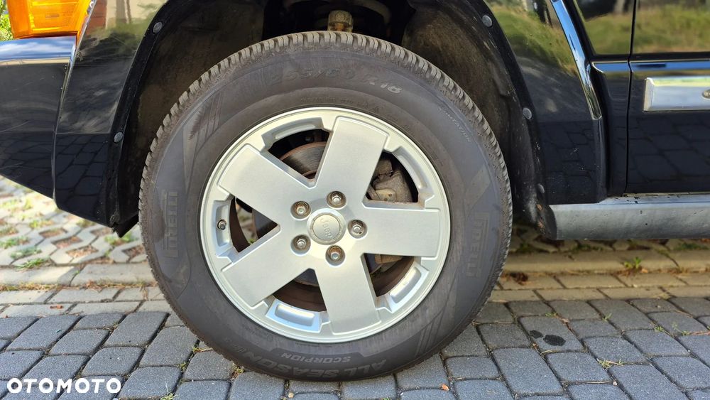 Jeep Commander 5.7 V8 Limited - 35