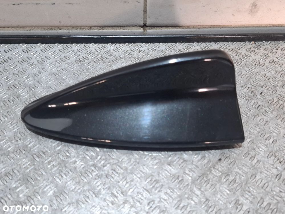 Obudowa anteny rekin dach kolor 475/9 BMW E90 E91 2009 rok lift nr 6942270 - 1