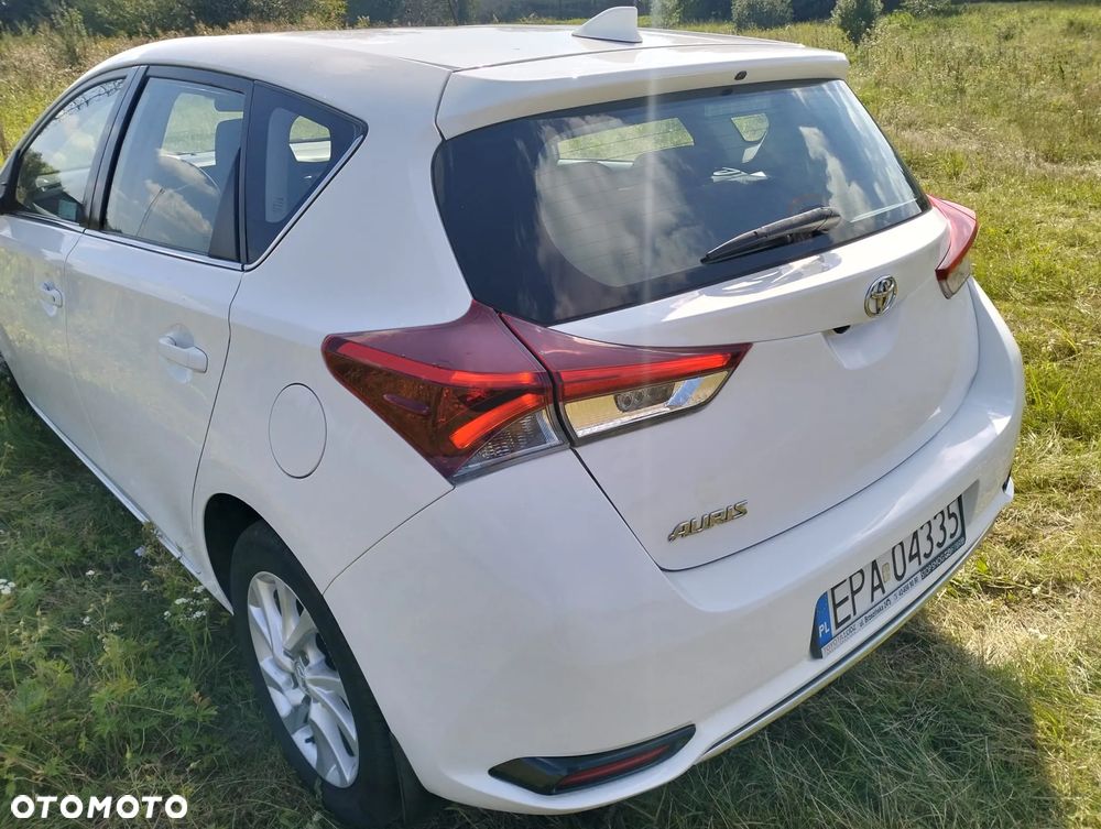 Toyota Auris 1.6 Premium - 2