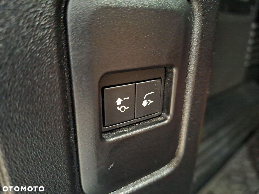 Land Rover Defender - 20