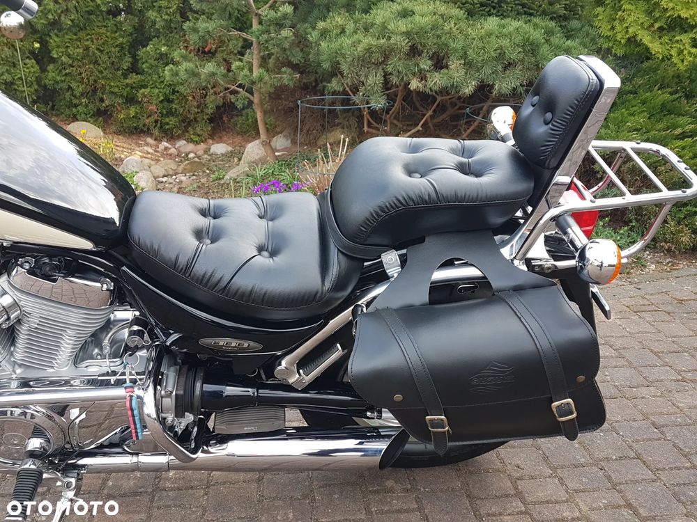 Suzuki Intruder - 15