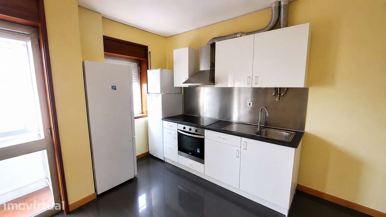 Apartamento T4 mobilado para arrendamento no centro de Viseu - Grande imagem: 2/15