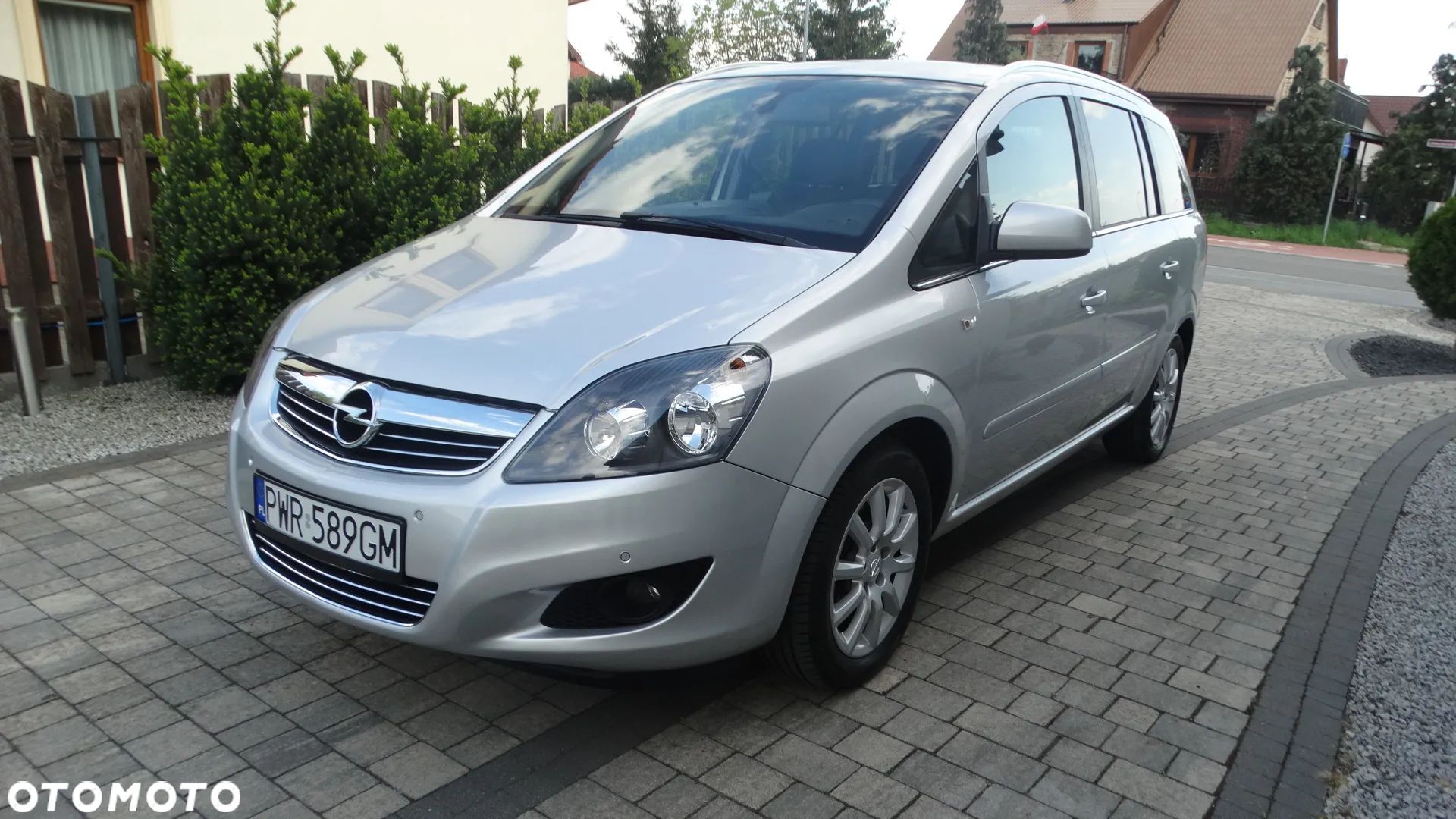 Opel Zafira 1.8 Cosmo - 1