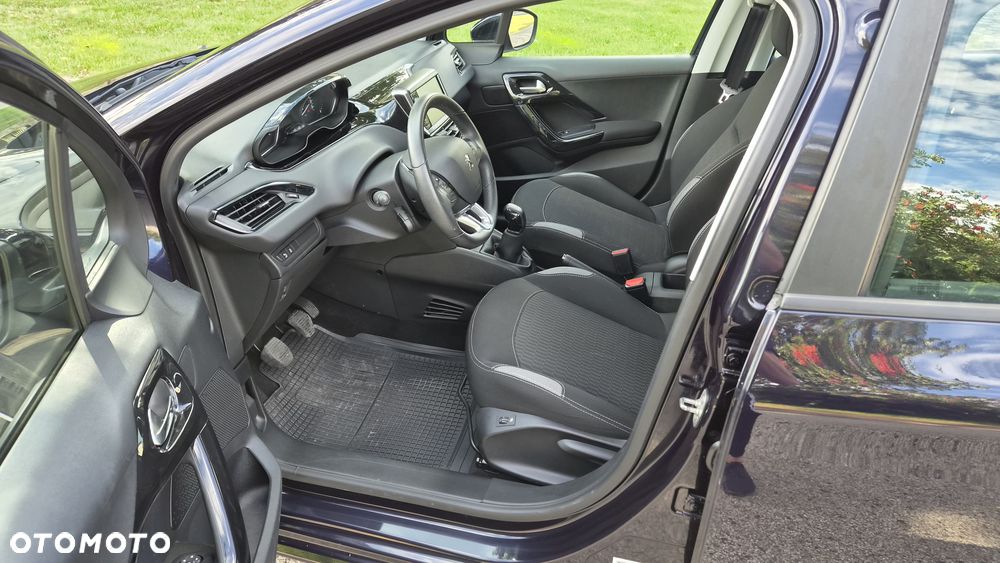 Peugeot 208 82 PureTech Style - 12